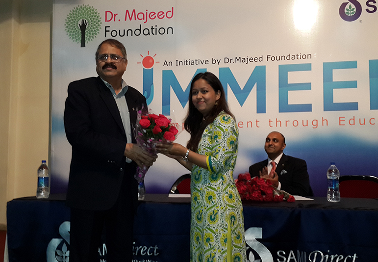 Dr. Majeed Foundation Distributed The Cheques to the Needy Students as Educational Assistance Under Its Project 'UMMEED'. Mr. Shaheen Majeed - Markteing Director Sami-Sabinsa Group was the Chief Guest