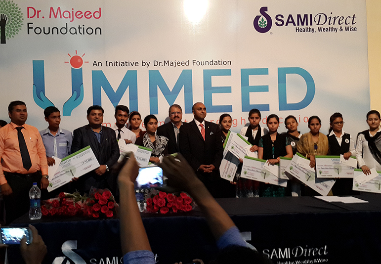 Dr. Majeed Foundation Distributed The Cheques to the Needy Students as Educational Assistance Under Its Project 'UMMEED'. Mr. Shaheen Majeed - Markteing Director Sami-Sabinsa Group was the Chief Guest