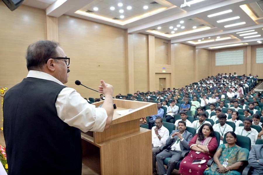 Dr. Sarang Bani address the students and faculties at the orientation program hosted by NITTE College of Pharmaceutical Sciences, Bengaluru.
