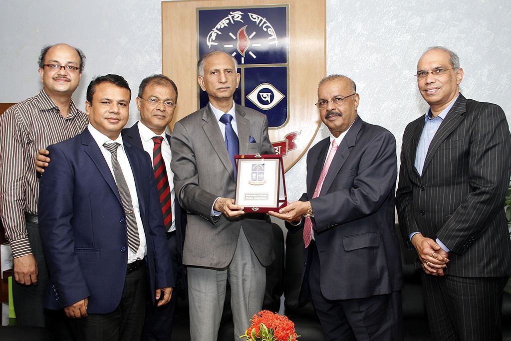 Dr. Muhammed Majeed meets Dr. AAMS Arefin Siddique, Vice Chancellor of Dhaka University
